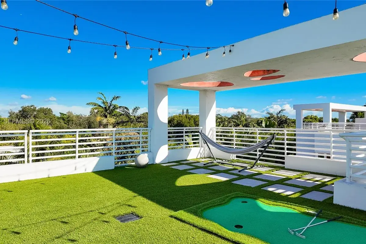 455 NE 39th St #112, Miami: photo 1 of 16
