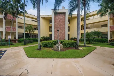 7508 La Paz Blvd #107, Boca Raton: photo 1 of 25