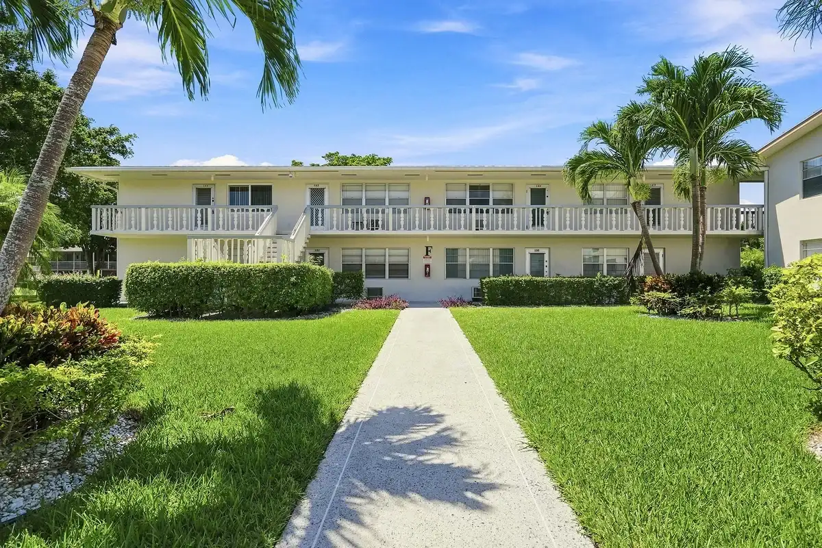 143 Cambridge F, West Palm Beach: photo 1 of 36