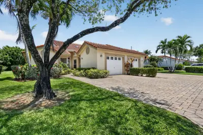 7223 Summer Tree Dr, Boynton Beach: photo 1 of 40