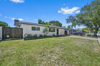 1100 N 57th Ter, Hollywood: photo 1 of 25