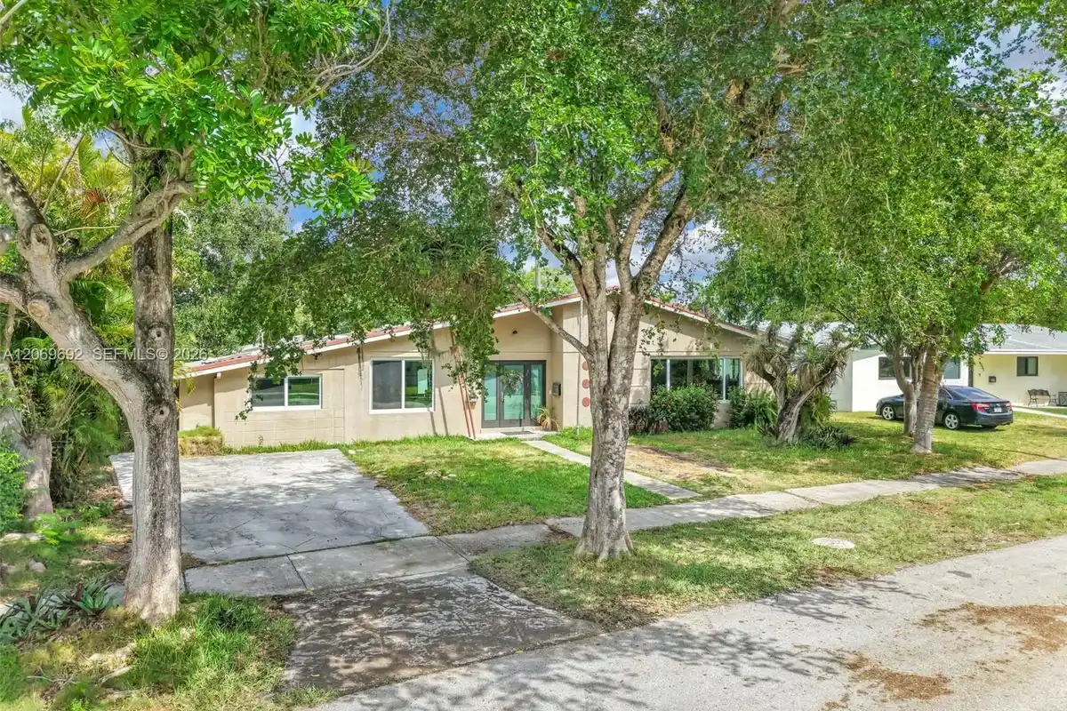 9359 Dominican Dr, Cutler Bay: photo 1 of 55