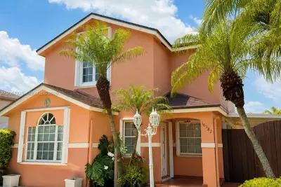 16382 SW 139th Ave, Miami: photo 1 of 11