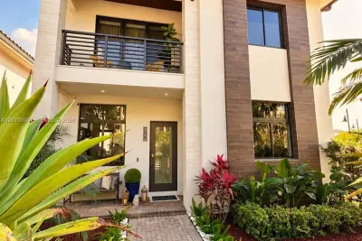 8286 NW 51st Ter, Doral: photo 1 of 19