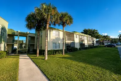 4147 NW 90th Ave #206, Coral Springs: photo 1 of 32