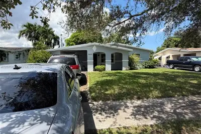 3631 NW 9th St, Lauderhill: photo 1 of 9