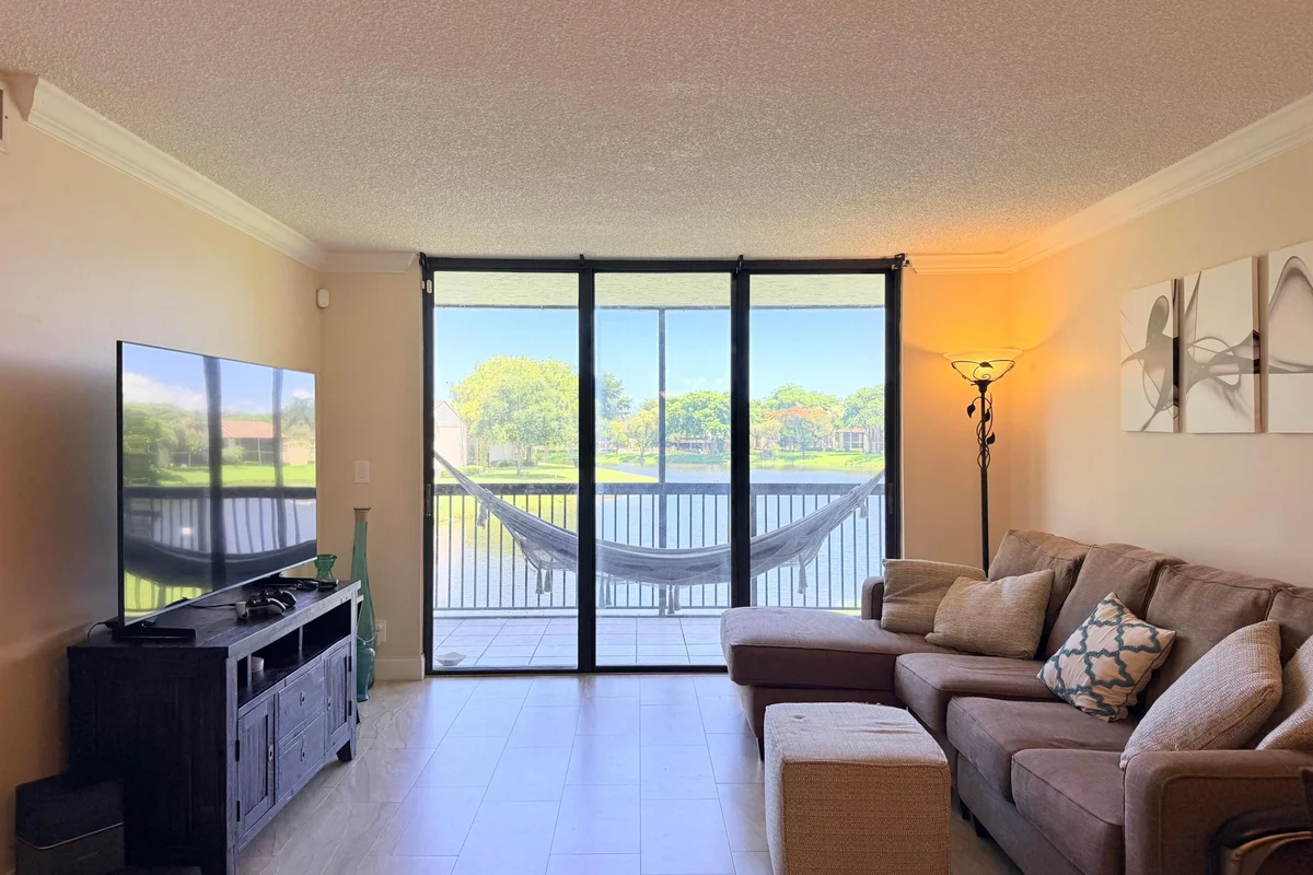1266 S Military Trl #525, Deerfield Beach: photo 1 of 34