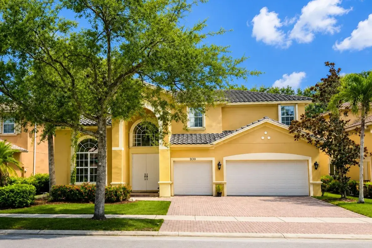 3800 E Hibiscus St, Weston: photo 1 of 35