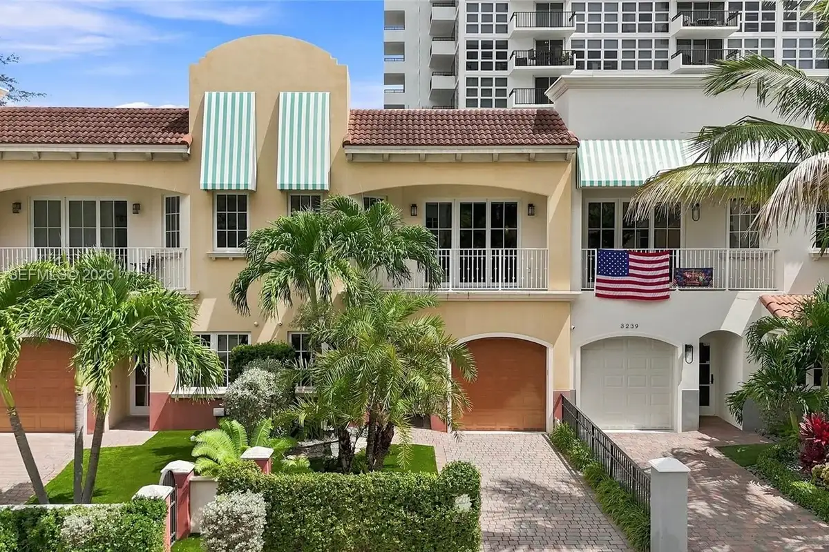 3237 NE 5th St, Pompano Beach: photo 1 of 56
