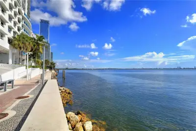 725 NE 22nd St #PH1D, Miami: photo 1 of 33