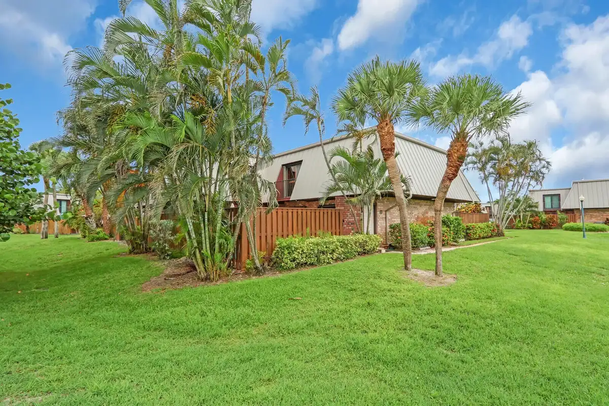 1420 Ocean Way #7D, Jupiter: photo 1 of 37