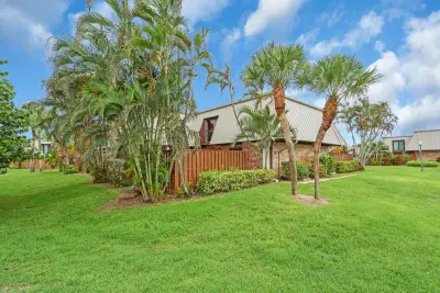 1420 Ocean Way #7D, Jupiter: photo 1 of 37