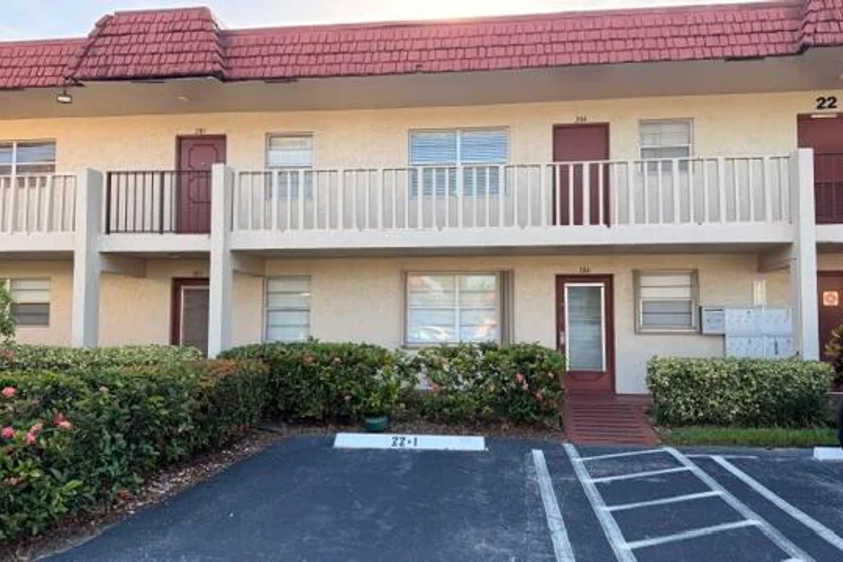 22 Abbey Ln #104, Delray Beach: photo 1 of 19