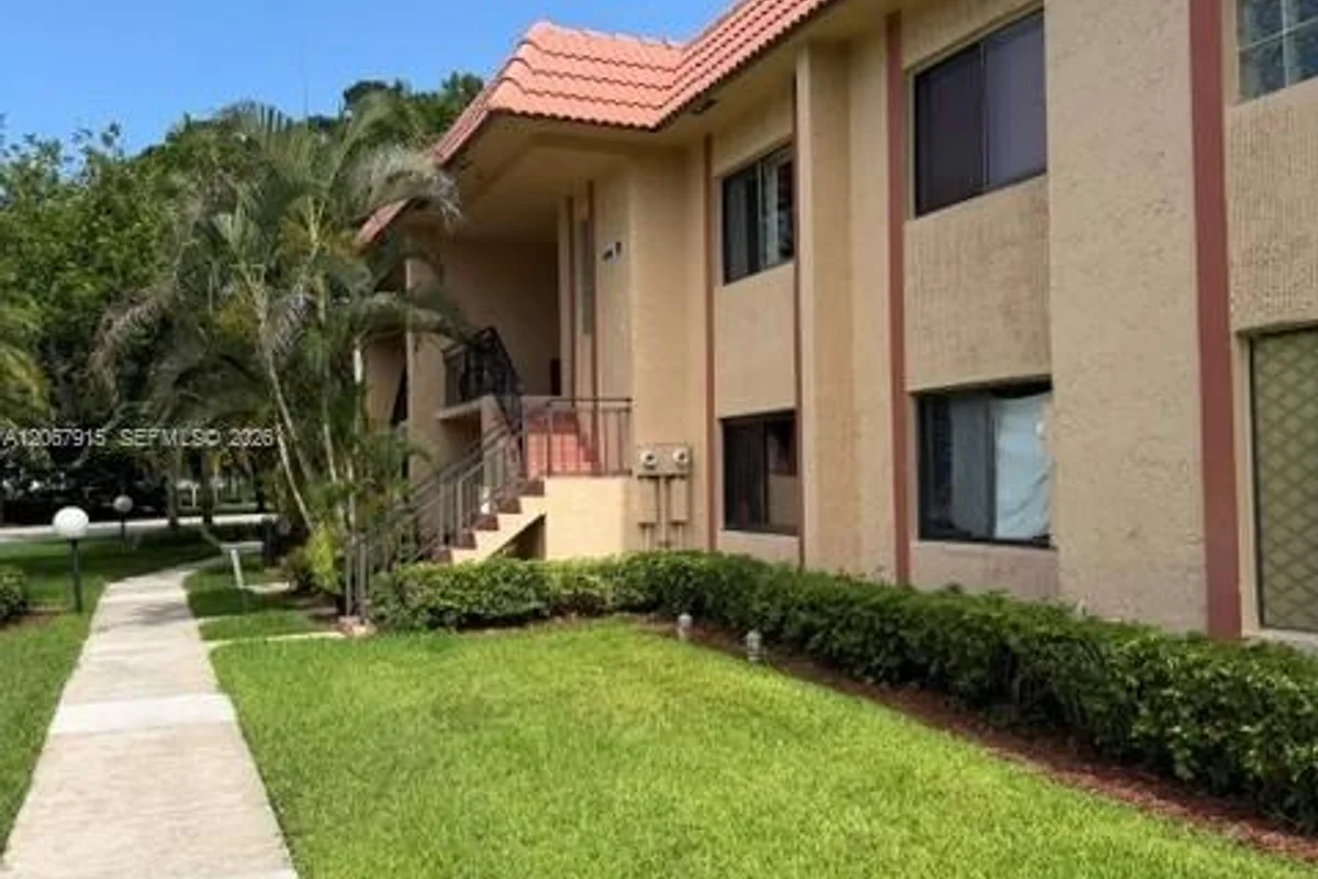 164 Lakeview Dr #204, Weston: photo 1 of 21