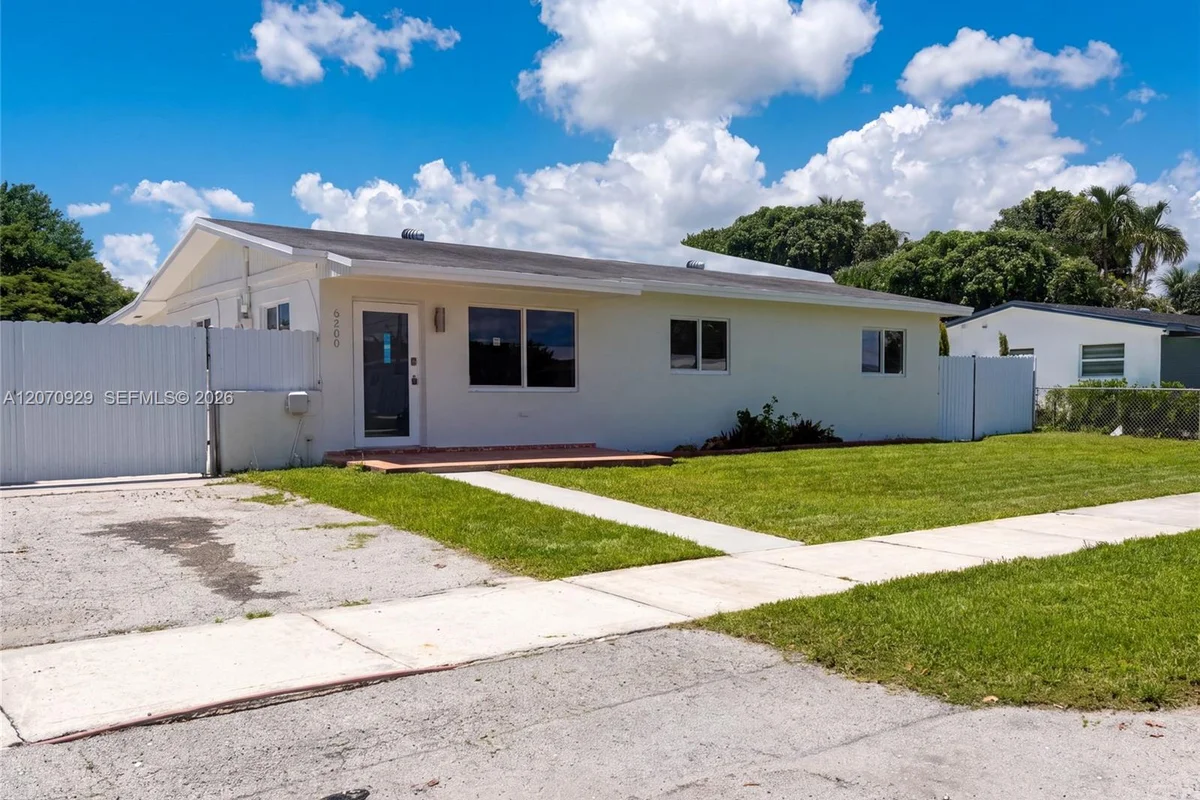 6200 SW 109th Ave, Miami: photo 1 of 21