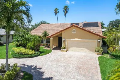 8719 NW 1st St, Coral Springs: photo 1 of 25