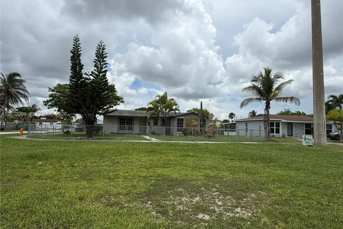 26220 SW 127th Ave, Homestead: photo 1 of 11