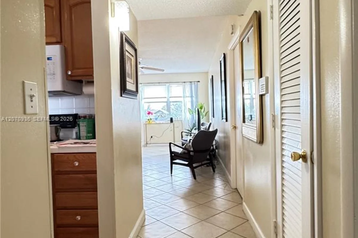2200 Park Ln #311, Hollywood: photo 1 of 7