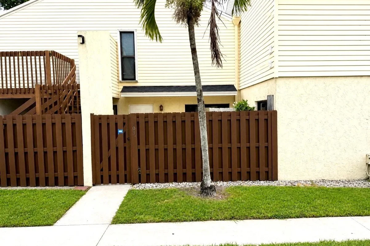 629 Executive Center Dr #J103, West Palm Beach: photo 1 of 9