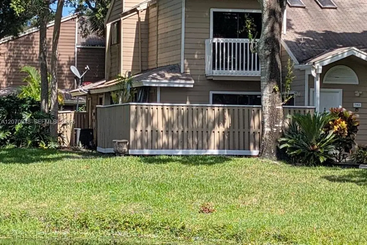 7162 Sportsmans Dr, North Lauderdale: photo 1 of 22