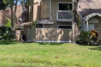 7162 Sportsmans Dr, North Lauderdale: photo 1 of 22