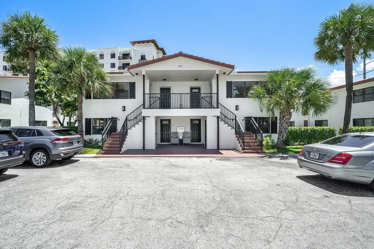 240 SW 7th St #11, Boca Raton: photo 1 of 21