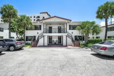240 SW 7th St #11, Boca Raton: photo 1 of 21