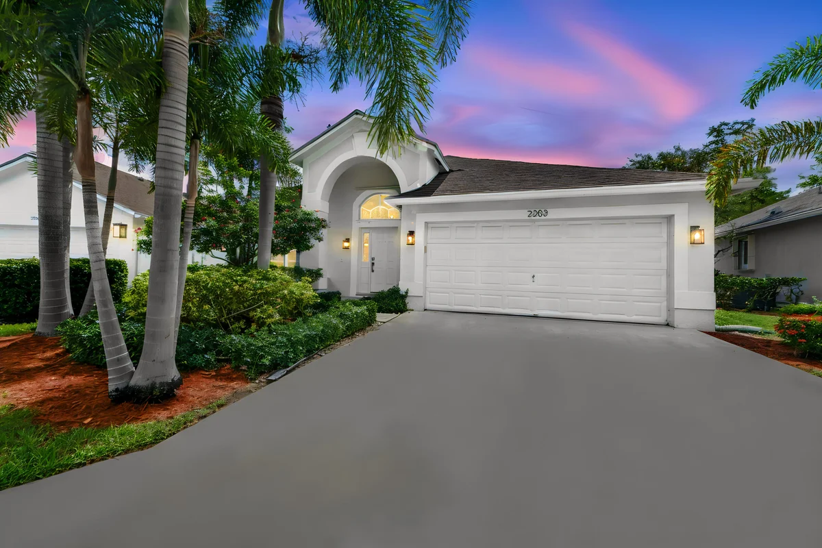 2203 Soundings Ct, West Palm Beach: photo 1 of 43