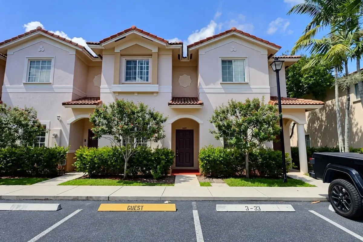 8833 S Isles Cir, Tamarac: photo 1 of 20