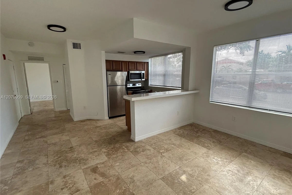 953 SW 10th St #12, Miami: photo 1 of 10