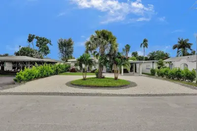 1580 NE 34th St, Oakland Park: photo 1 of 39