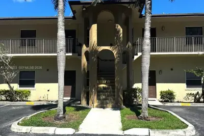 3656 NW 91st Ln, Sunrise: photo 1 of 17