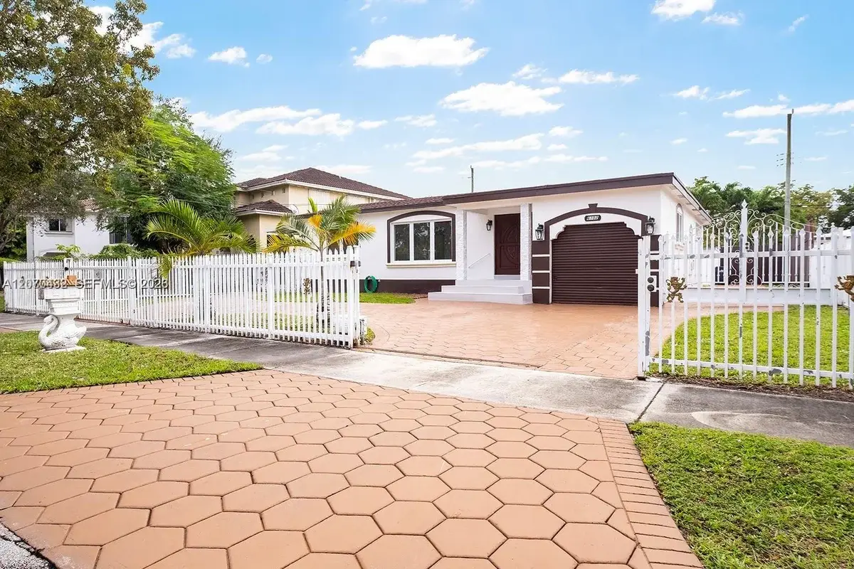 6102 SW 13th St, West Miami: photo 1 of 15