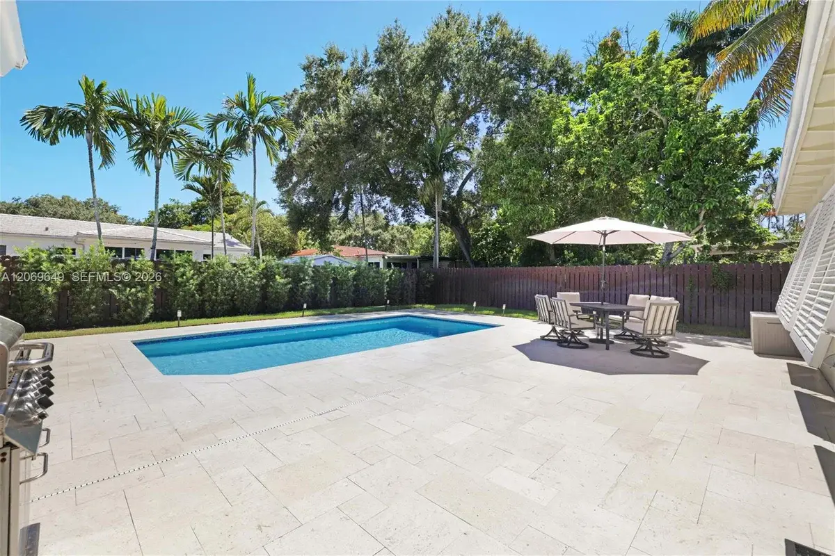 940 NE 117th St, Biscayne Park: photo 1 of 7