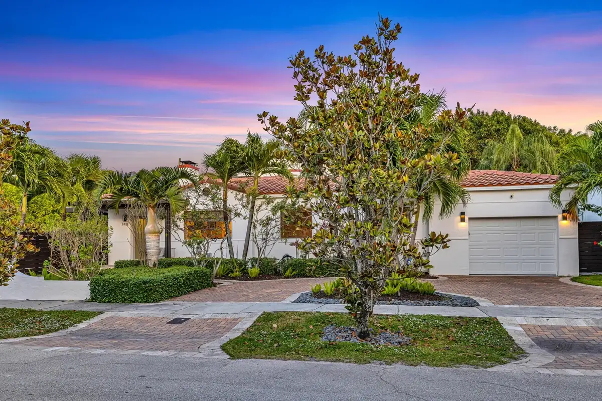 748 NE 17th Way, Fort Lauderdale: photo 1 of 40