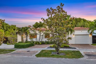 748 NE 17th Way, Fort Lauderdale: photo 1 of 40
