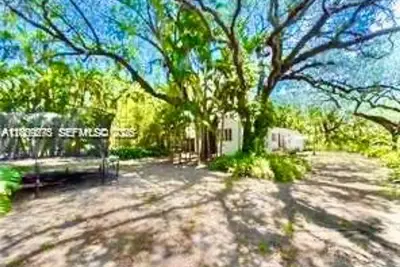 400 NE 86th St, El Portal: photo 1 of 61