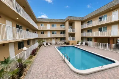 7910 Taft St #208, Pembroke Pines: photo 1 of 8