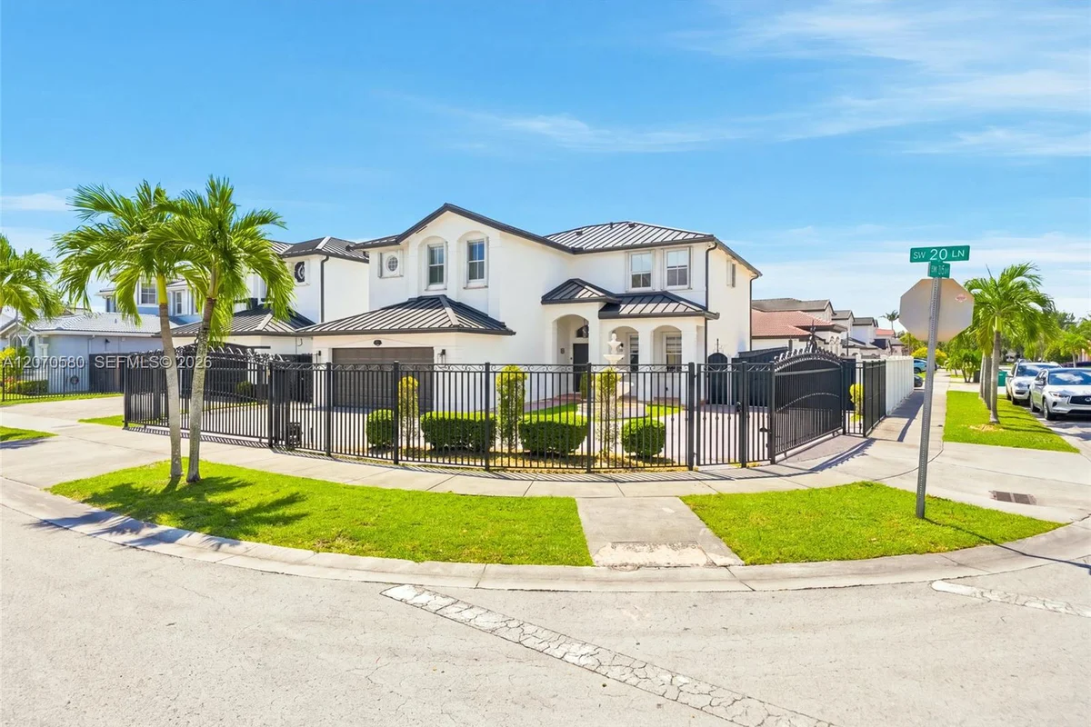 15154 SW 20th Ln, Miami: photo 1 of 50