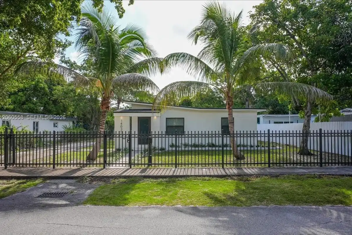14035 NW 6th Ave, North Miami: photo 1 of 33