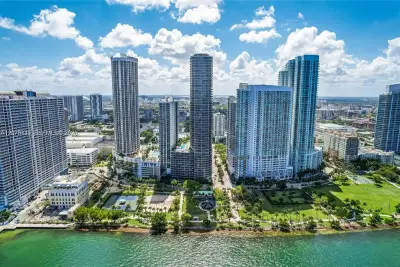 1750 N Bayshore Dr #2202, Miami: photo 1 of 47