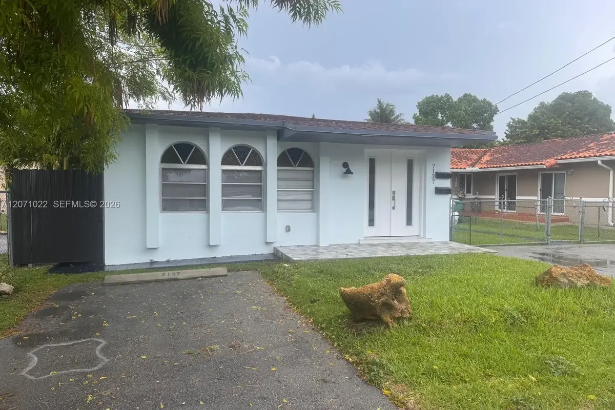 7135 SW 22nd St #7137, Miami: photo 1 of 10