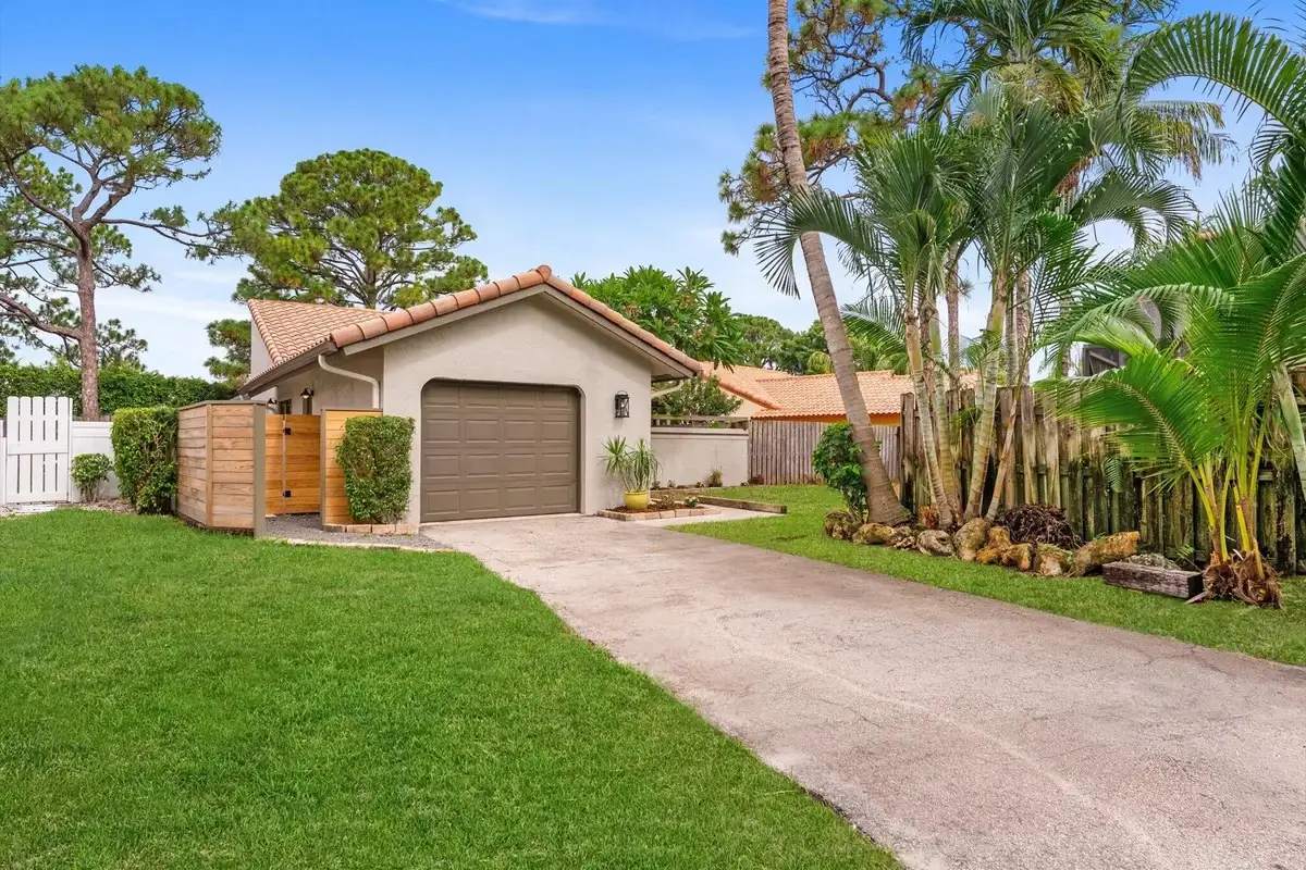 1310 NW 22nd Ave, Delray Beach: photo 1 of 38
