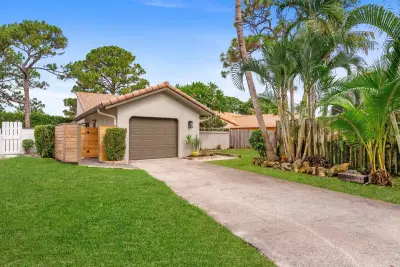 1310 NW 22nd Ave, Delray Beach: photo 1 of 38