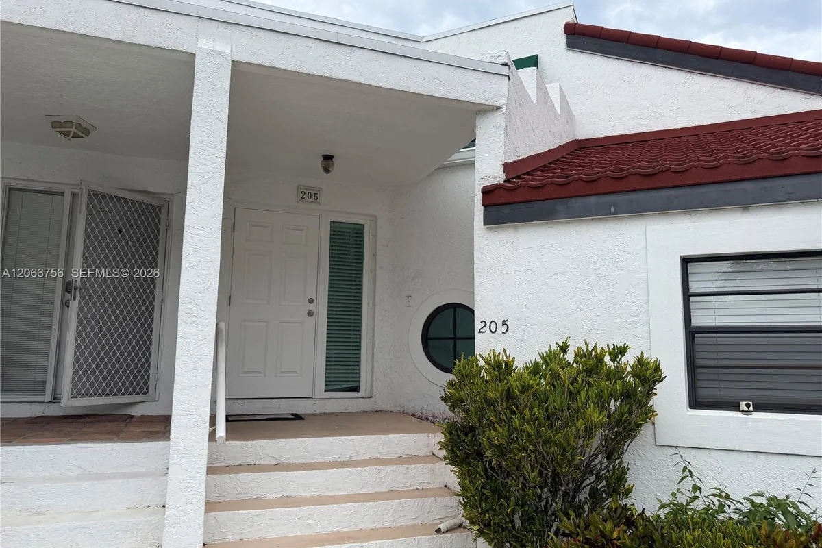 Condo in Deerfield Beach: photo 1 of 18