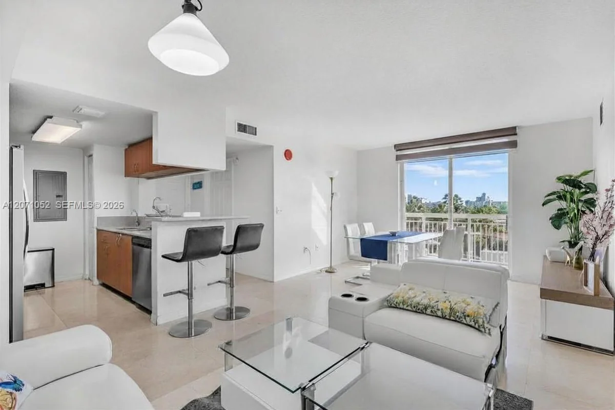 816 NW 11th St #607, Miami: photo 1 of 18