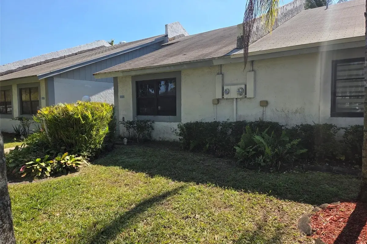 6014 NW 3rd St, Margate: photo 1 of 53