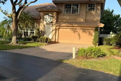 3400 Sands Harbor Trace, Pompano Beach: photo 1 of 4