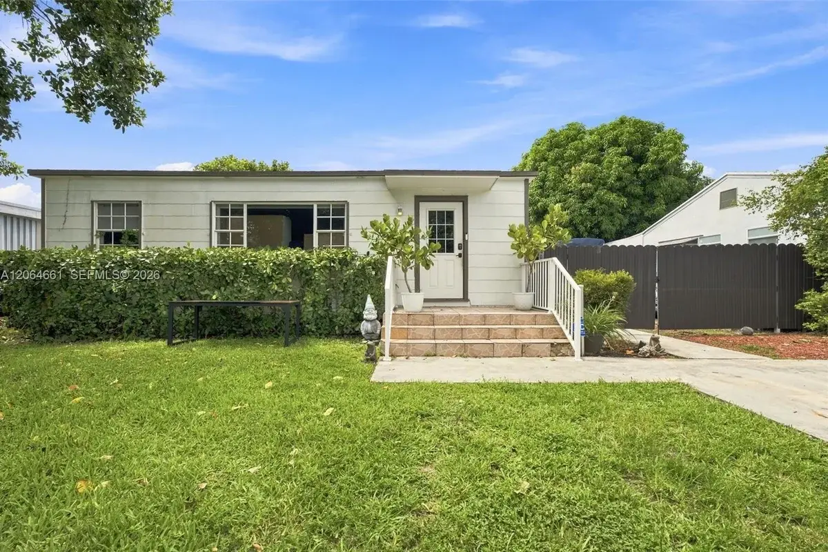 240 Carlisle Dr, Miami Springs: photo 1 of 33
