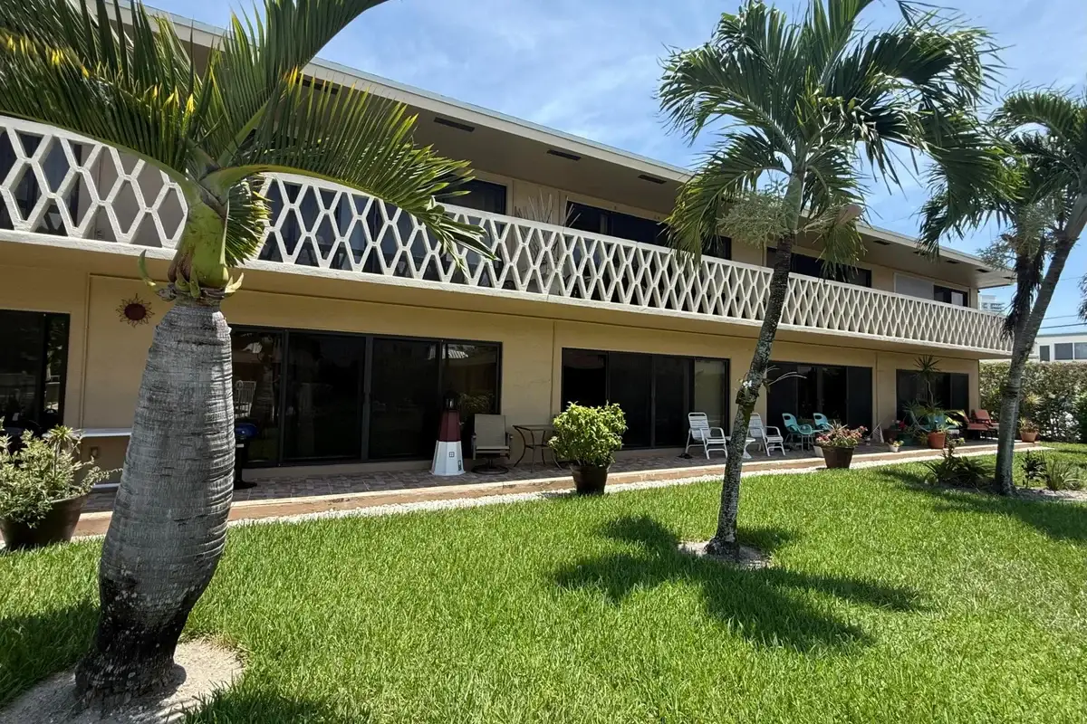 3208 SE 11th St #202, Pompano Beach: photo 1 of 31